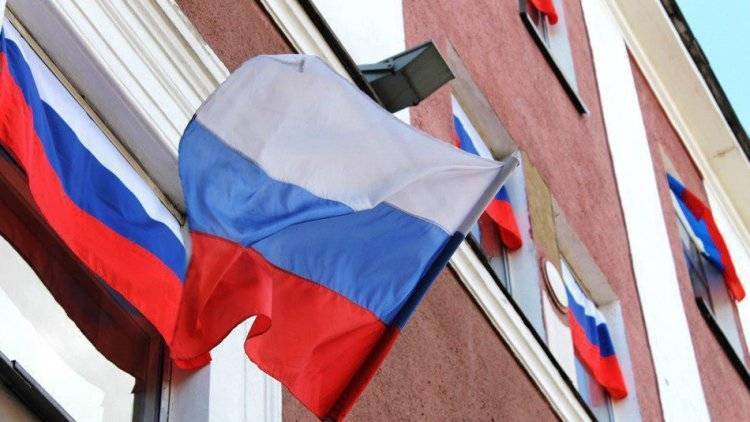 Жители Донецка подняли российский триколор в честь Дня флага России