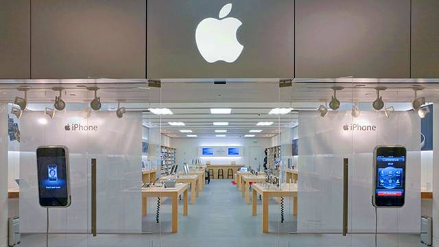 Apple покажет три новых iPhone, iPad и MacBook Pro. РЕН ТВ