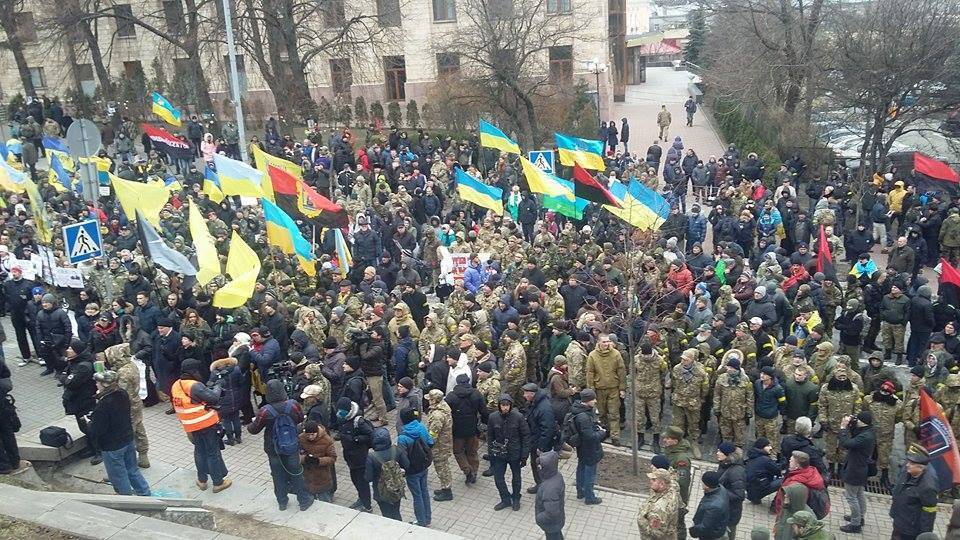 Запасаемся попкорном: два киевских парада в День независимости грозят закончиться бойней