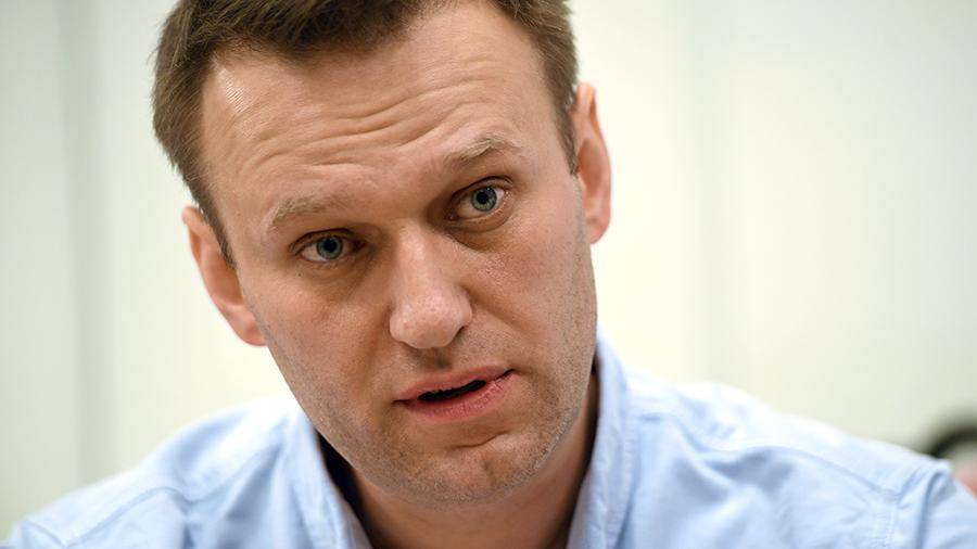 Суд отказался продлевать Навальному арест из-за госпитализации