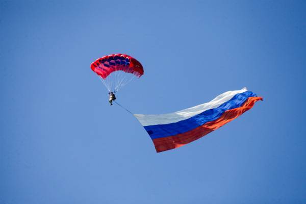 ВЦИОМ: Половина россиян путают цвета на национальном флаге