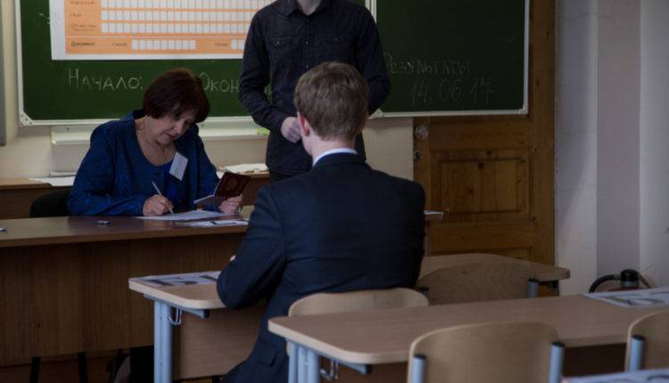 В Москве не будут запрещать мобильные телефоны в школах