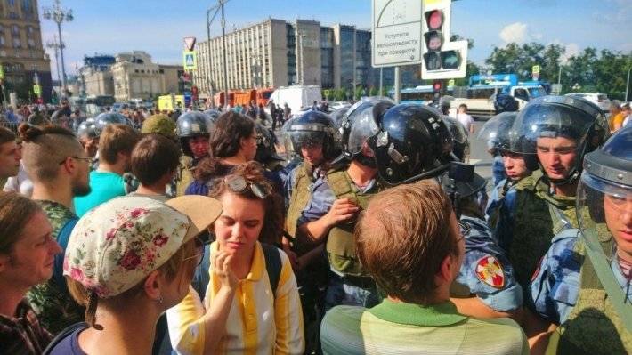 Распылившему газ на акции в Москве Подкопаеву предъявили обвинение в нападении на полицию