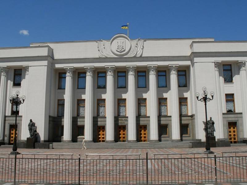 Названа дата отмены неприкосновенности депутатов на Украине
