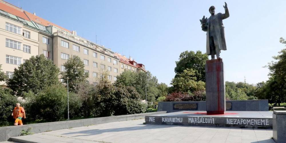 В Чехии снова облили краской памятник маршалу Коневу