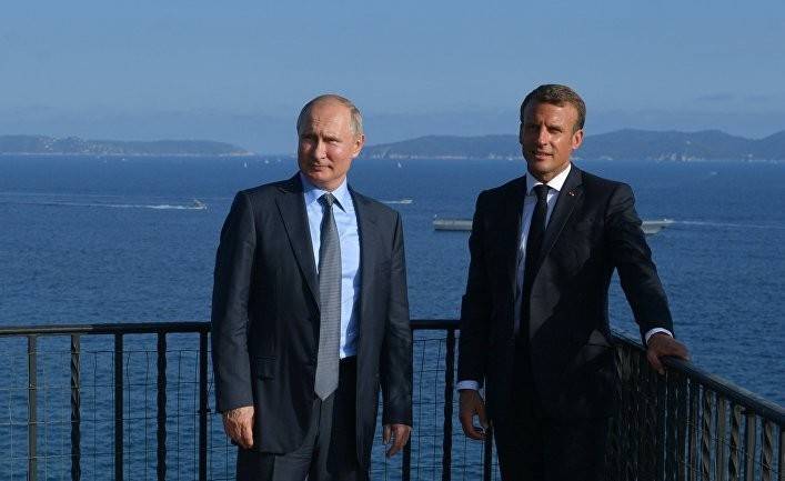 Polskie Radio: встреча Макрона и Путина — это игра и стремление показать свою важность