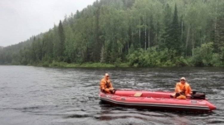 Уральские спасатели возобновили поиски младенца и мужчины из перевернувшейся лодки