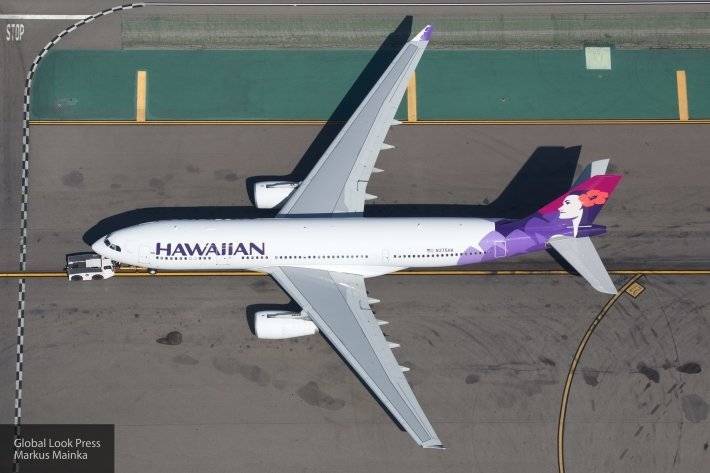 Летевший из Калифорнии на Гавайские острова самолет совершил аварийную посадку