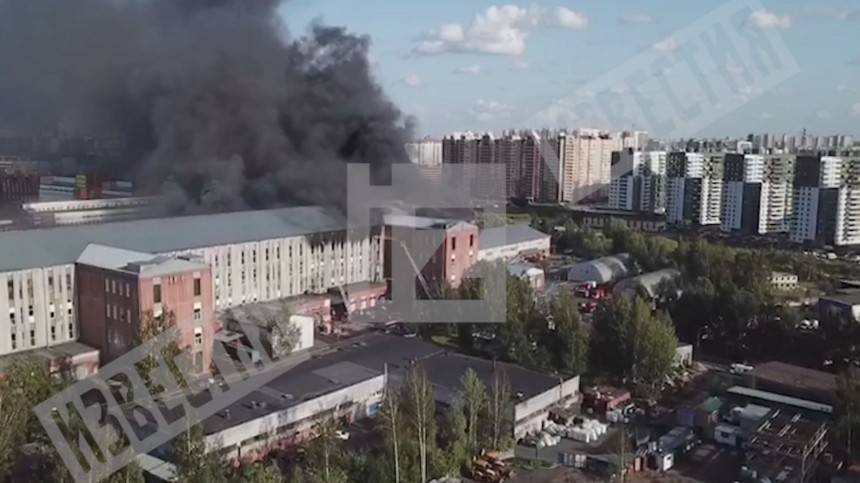 Видео с коптера: Полыхающие склады в Петербурге