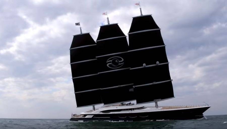 Самая большая в мире парусная яхта Black Pearl стоимостью 250 млн евро прибыла в Петербург
