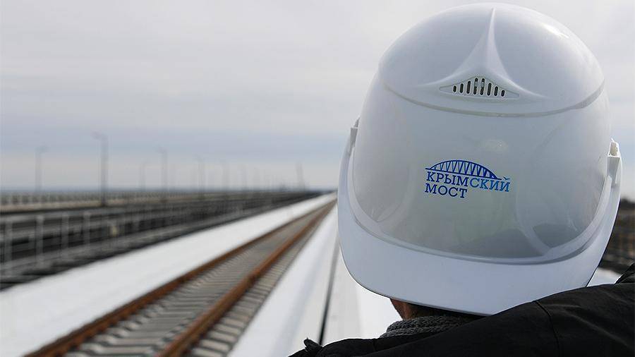 Дитрих анонсировал запуск поездов по Крымскому мосту до конца года
