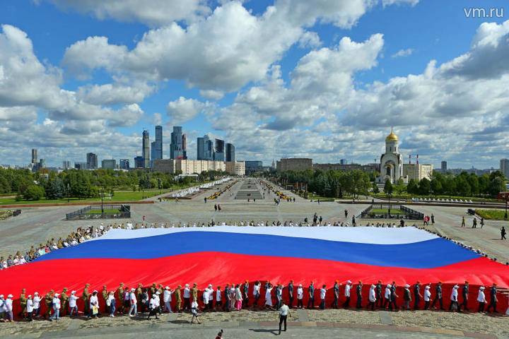 Горожан пригласили на бесплатные мероприятия в честь Дня флага России