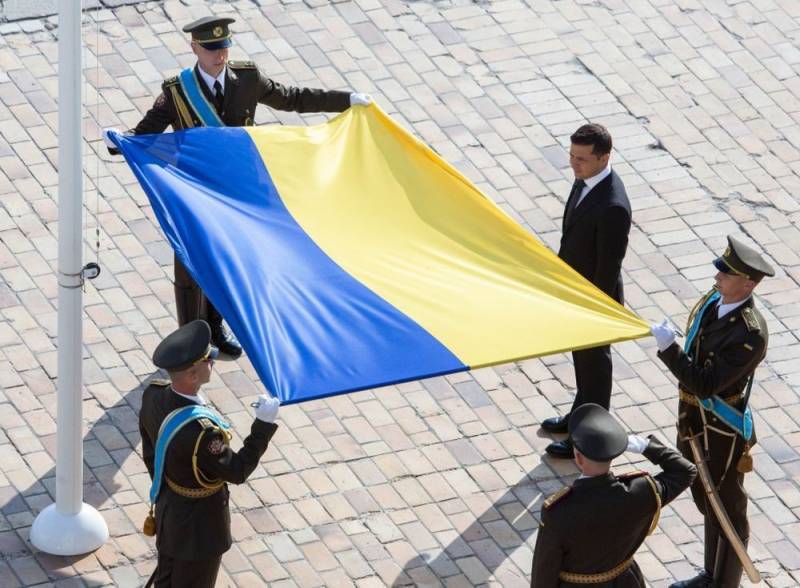 Украинские военные промаршировали в Киеве под бандеровский гимн
