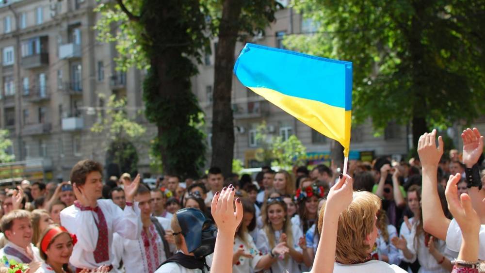 Марш в честь Дня флага Украины начался в Киеве под гимн бандеровцев