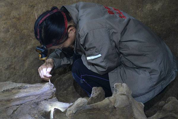 В Китае начались раскопки древних пещер с могилами каменного века
