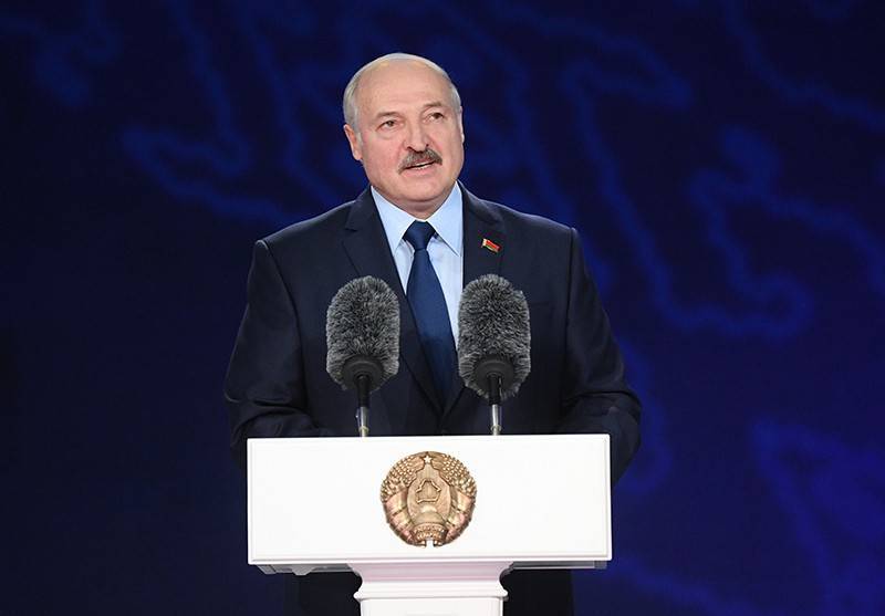 Зеленский побежал за помощью к Лукашенко