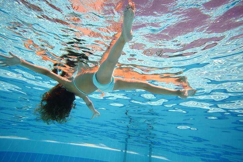 Российские врачи борются за жизнь пострадавшей в турецком бассейне девочки