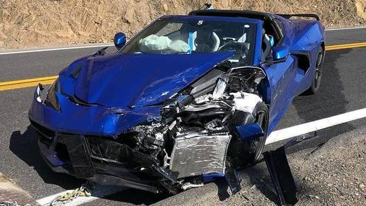 Эпик фейл: в США разбили «в тотал» первый новенький Chevrolet Corvette