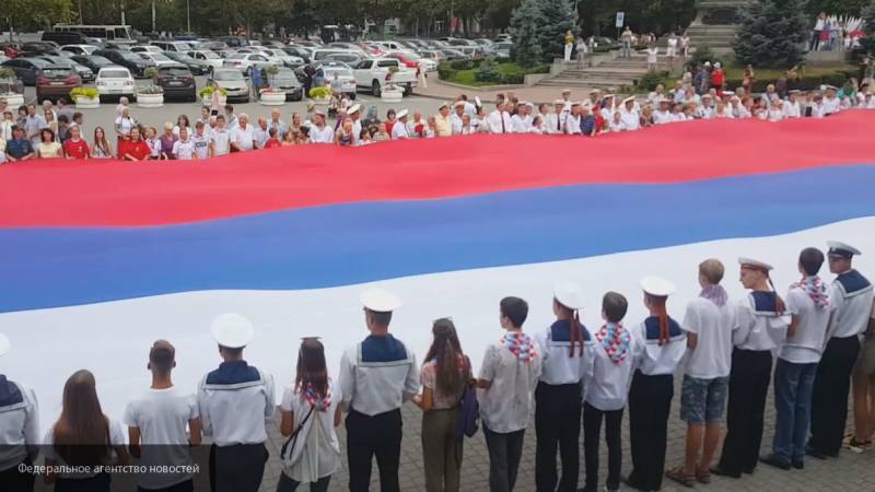 Праздничный концерт в честь Дня флага пройдет на Сахарова 24 августа