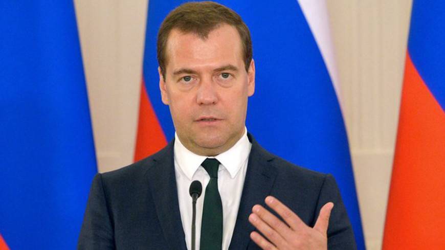 Медведев: Четырехдневка возможна в перспективе, но уровень зарплаты нужно сохранить