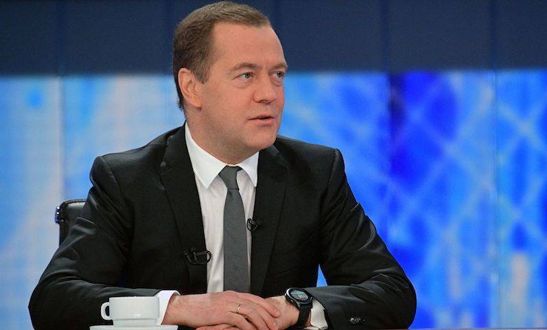 «Смотреть смешно на это»: Медведев предложил найти какого-нибудь Месси