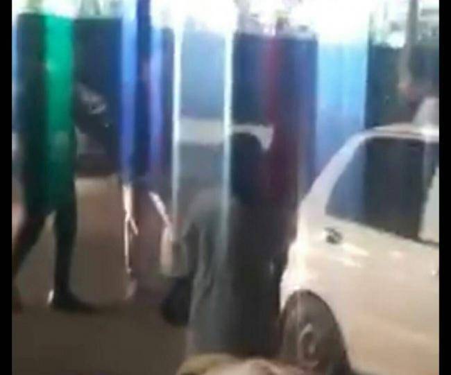 В Ташкенте конфликт водителей перерос до драки с пилой | Вести.UZ