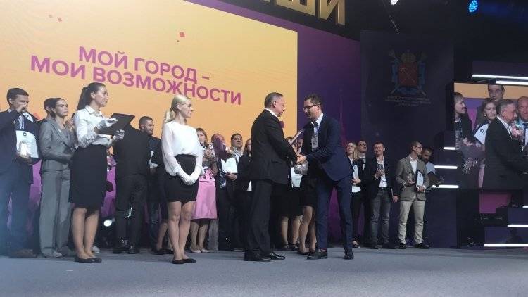 Беглов вручил награды победителям конкурса «Мой город – мои возможности»