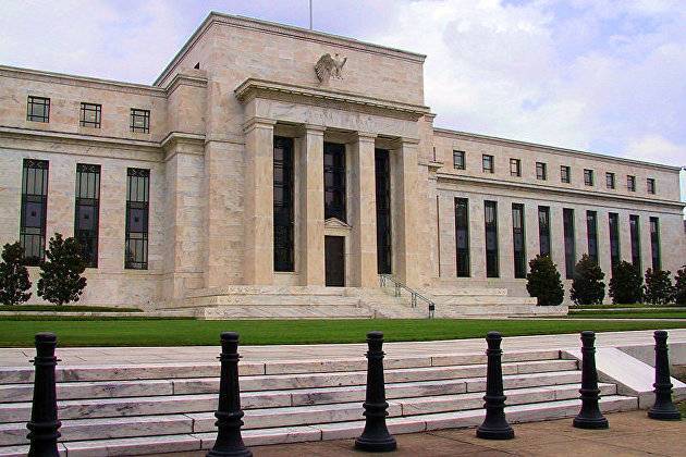 Большинство руководителей ФРС сочли понижение ставок в июле рекалибровкой политики