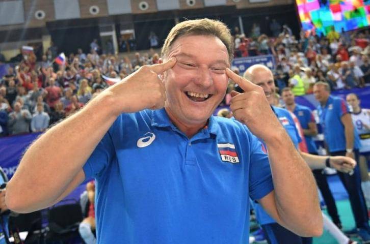 Тренера сборной России по волейболу дисквалифицировали на три матча за некорректный жест