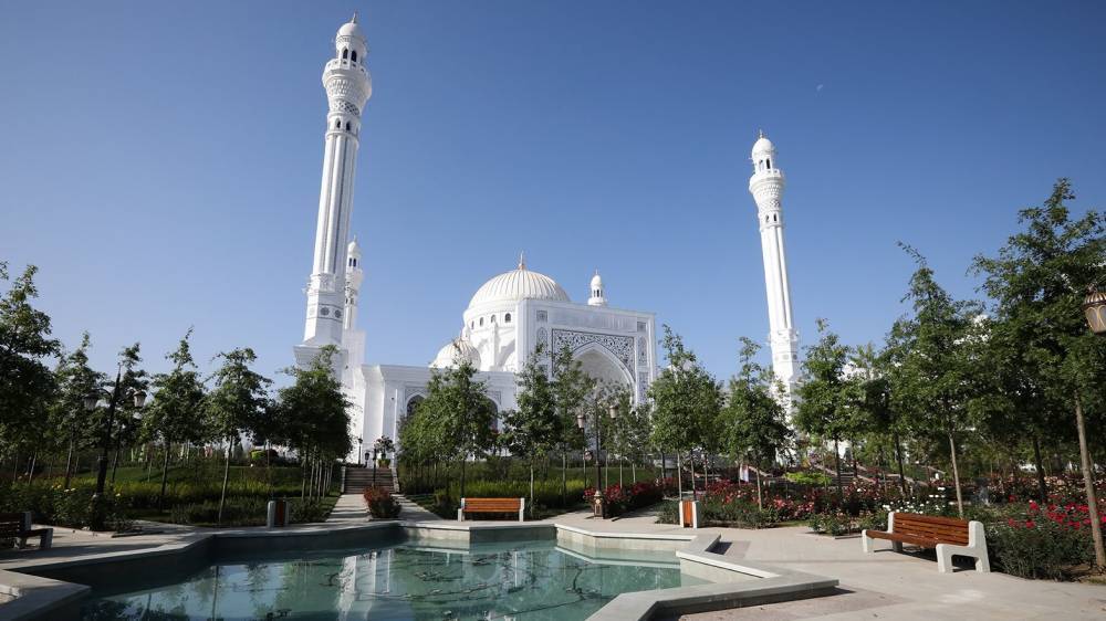 Путин поздравил Кадырова с открытием самой большой в Европе мечети