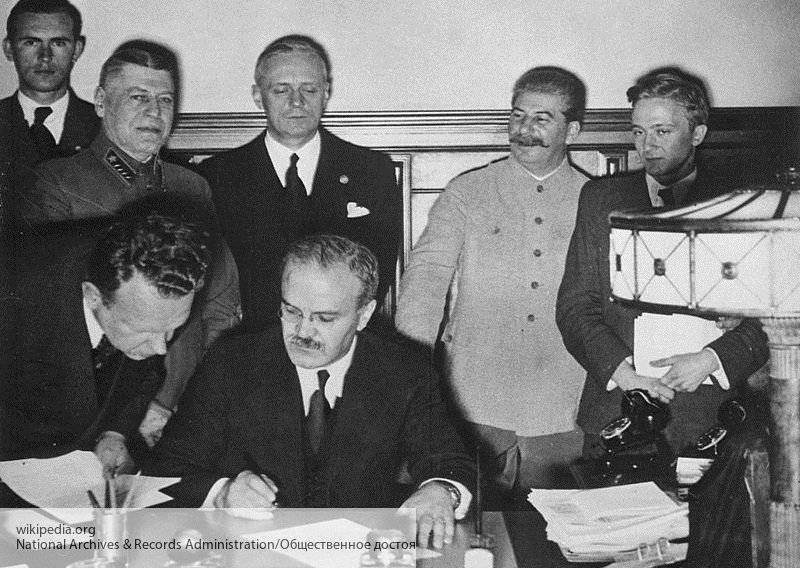 Запад пытается ревизовать подвиг СССР, спекулируя на теме пакта Молотова – Риббентропа