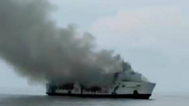 В пожаре на пароходе в Индонезии погибли 4 человека, 54 пропали. РЕН ТВ
