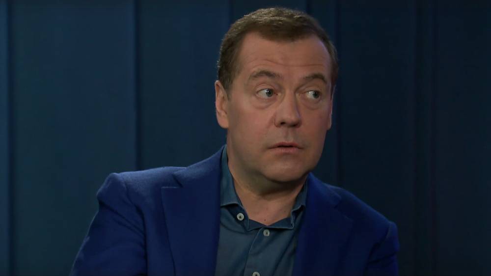 Медведев рассказал об условиях перехода на четырехдневную рабочую неделю
