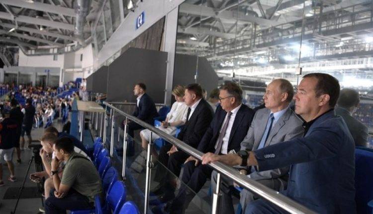 Путин и Медведев в Сочи поддержали юных хоккеистов «Сириуса»