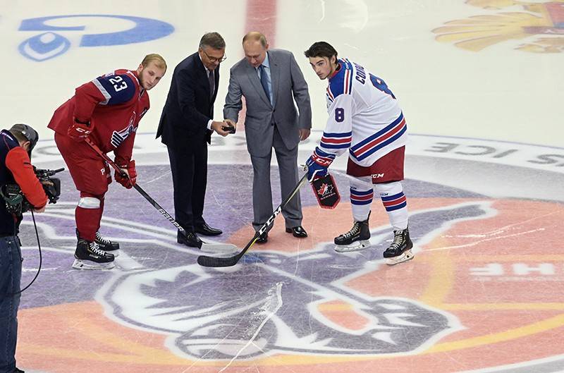 Путин бросил шайбу на Кубке мира по хоккею