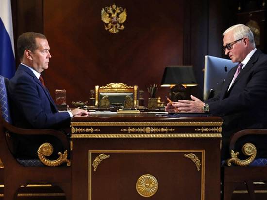 «Четырехдневка» Медведева напомнила коммунизм Хрущева