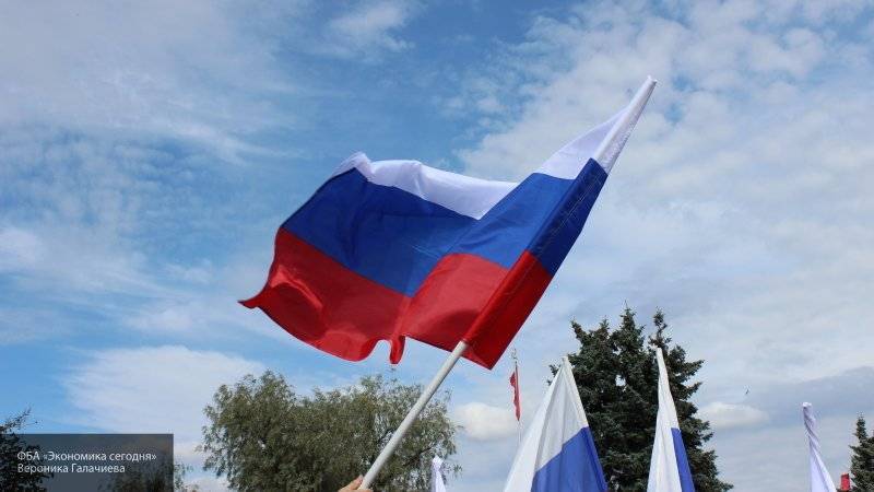Участники флешмоба в Москве соберут флаг РФ рекордных размеров