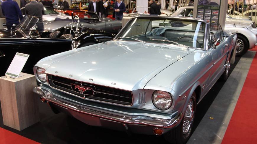 В каршеринге Москвы появился легендарный Ford Mustang 1960-х годов