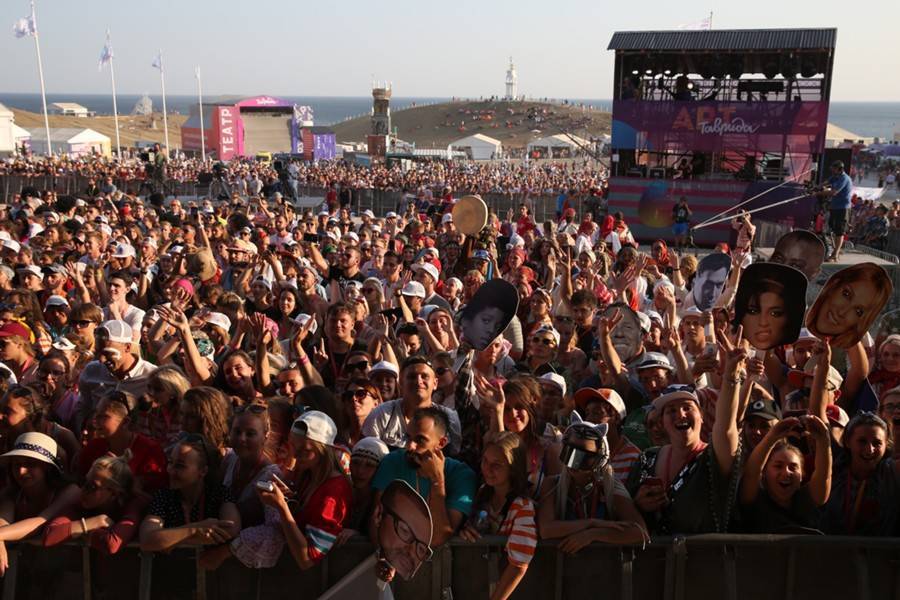 Более 30 тысяч человек посетили фестиваль "Таврида-АРТ" в первый день