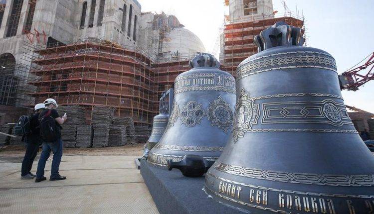 Колокола установили на главный храм Вооруженных сил РФ в парке «Патриот»