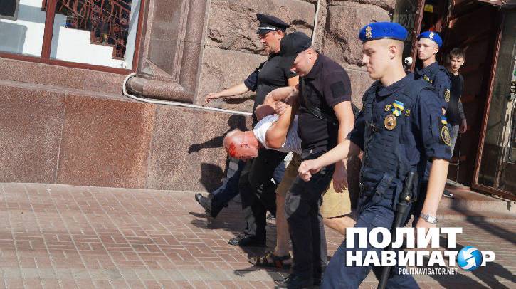 Киевская полиция избила АТОшника на Дне независимости