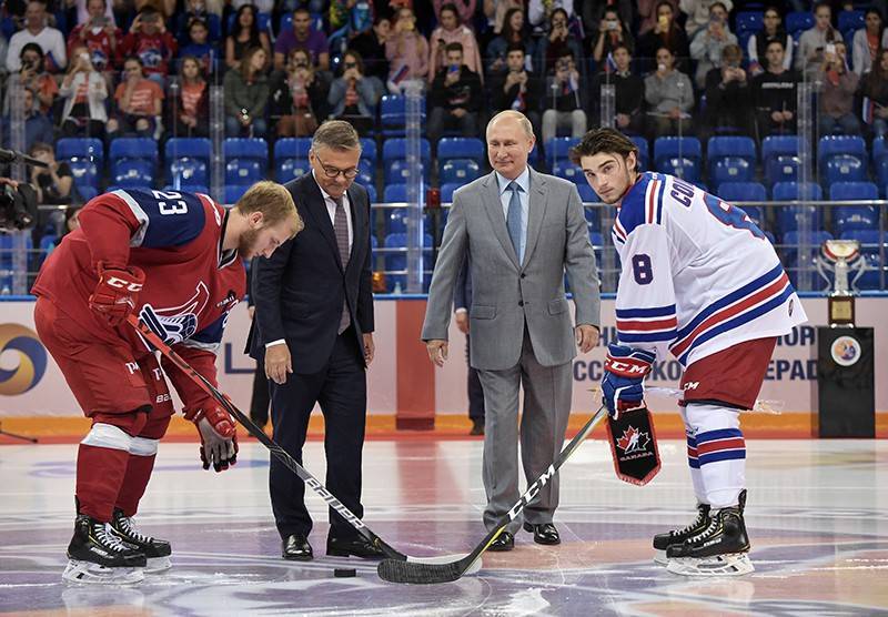 Путин в раздевалке поздравил хоккеистов "Локо" с победой