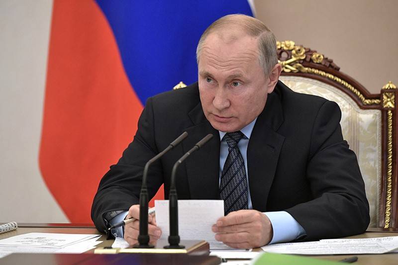 Путин поручил правительству улучшить жизнь шахтёров