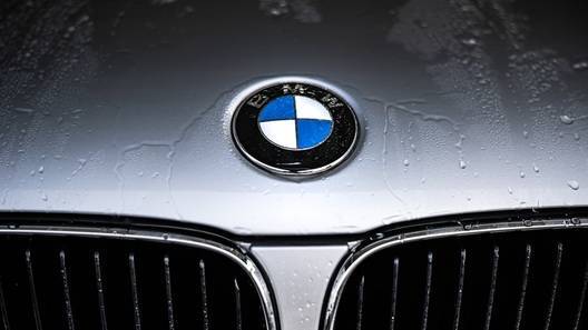 BMW официально открестилась от пропеллера на эмблеме