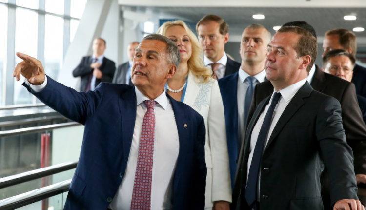 Медведев и Минниханов запустили установку по переработке нефти в Татарстане