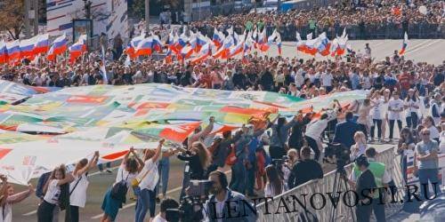 МВД сообщило о 100 тысячах участников митинга-концерта в честь флага РФ