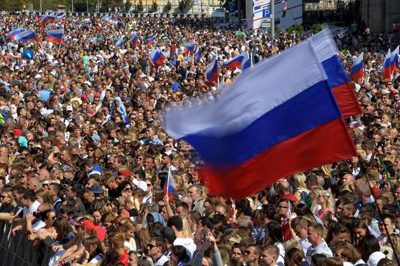 Праздник в честь Дня российского флага в Москве посетили 100 тысяч человек