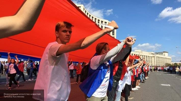 Либеральные СМИ смогли беспрепятственно осветить концерт в честь Дня флага России