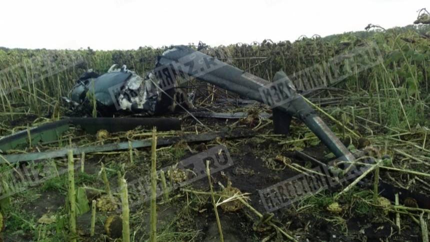 Фото с места крушения вертолета Ми-2 в Ростовской области