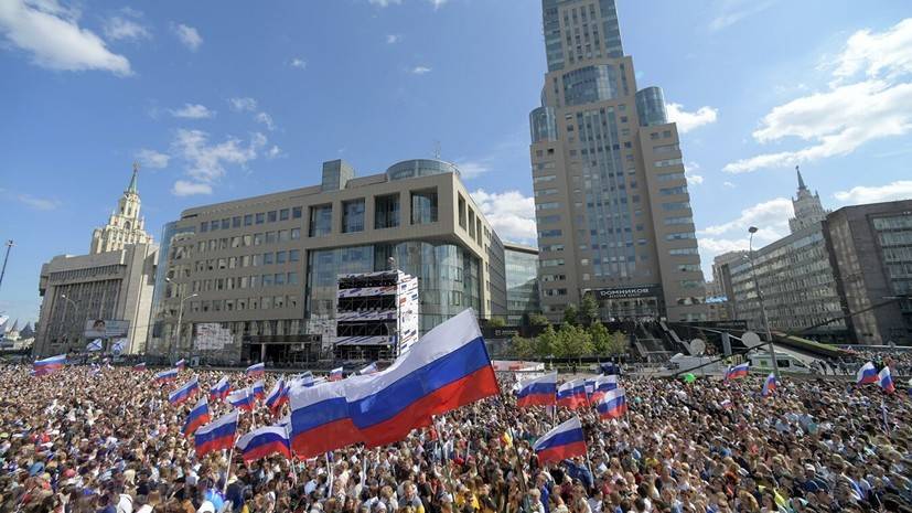 В Москве завершился концерт в честь 350-летия российского флага — РТ на русском